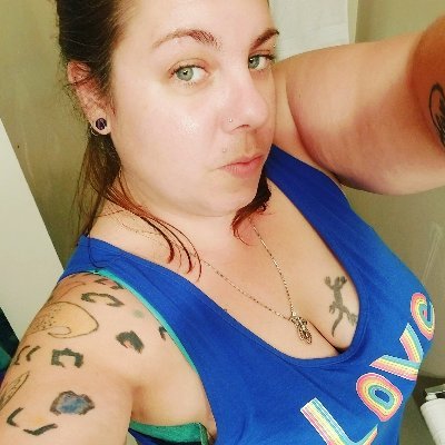 Profile Picture of Stephanie Bush (@bobokittie1983) on Twitter