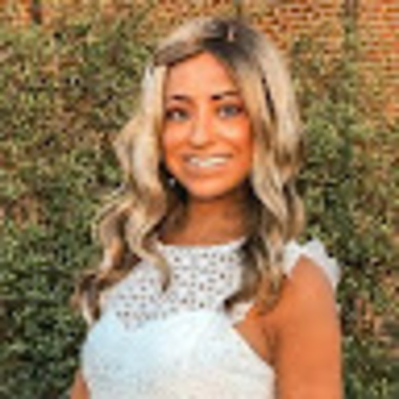 Profile Picture of Lori Lauffer (@lorilauffer) on Poshmark