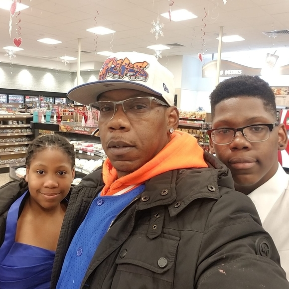 Profile Picture of Kareem Moore (@kountry41) on Poshmark