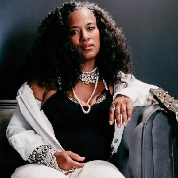 Profile Picture of Rashida Moore (@gweentrees) on Poshmark