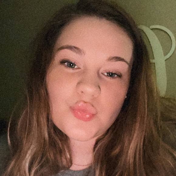 Profile Picture of Cassidy Stewart (@cass_stewart) on Poshmark