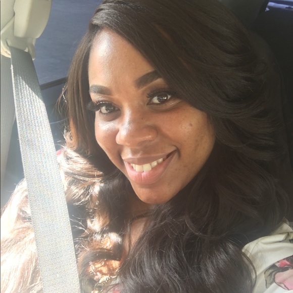 Profile Picture of Shawnta Henderson (@shahenny) on Poshmark