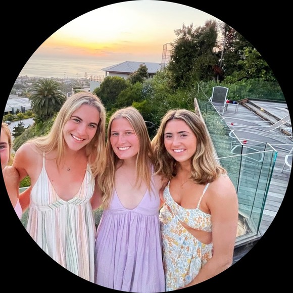 Profile Picture of Clare Culligan (@clareculligan) on Poshmark
