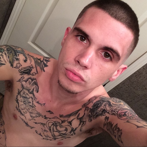 Profile Picture of Stephen Kaylor (@stephenlee91) on Poshmark