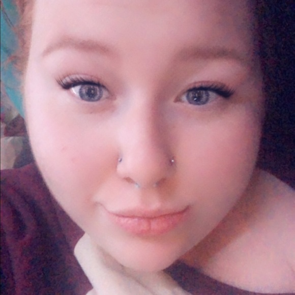 Profile Picture of Stephanie Stallsworth (@sxxxtephy) on Poshmark