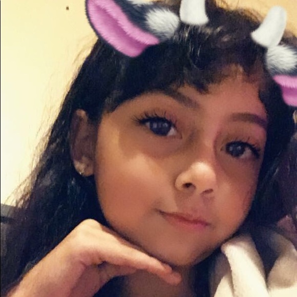 Profile Picture of Aileen Solis (@aileen1405) on Poshmark