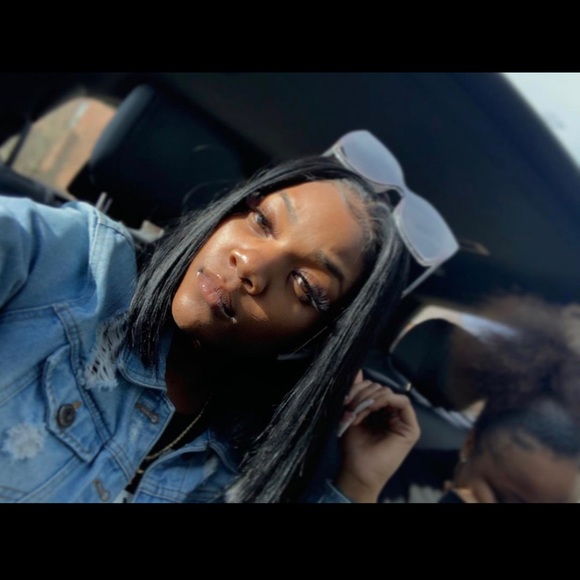 Profile Picture of Reres Closent (@forever_rere15) on Poshmark