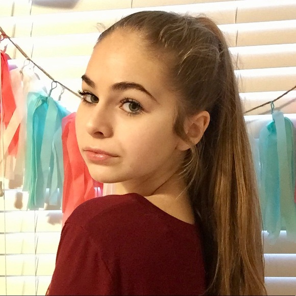 Profile Picture of Anna Rotz (@anna_rotz) on Poshmark