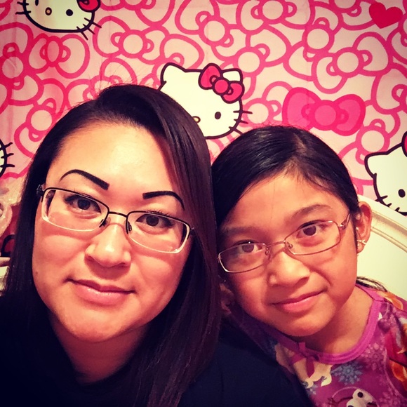 Profile Picture of Azizah Zeiss (@izzeiss) on Poshmark