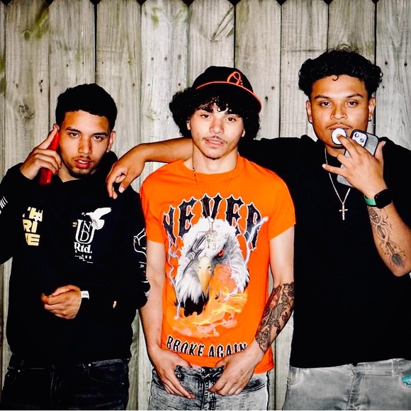 Profile Picture of Giovanni Pamias (@giovannipamias) on Poshmark