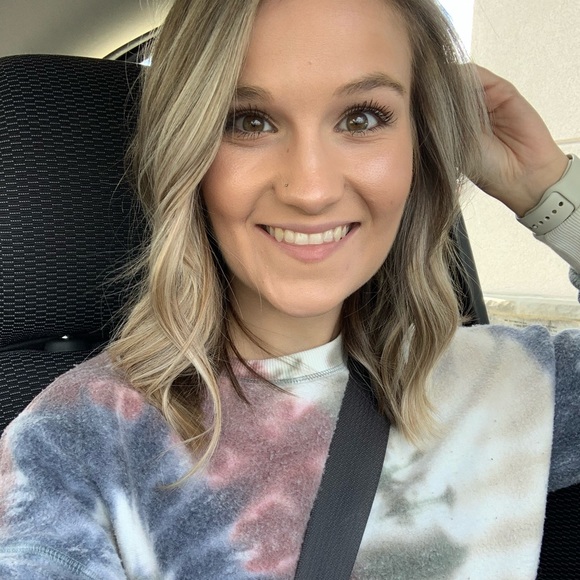 Profile Picture of Johnna Stoup (@jlstoup418) on Poshmark