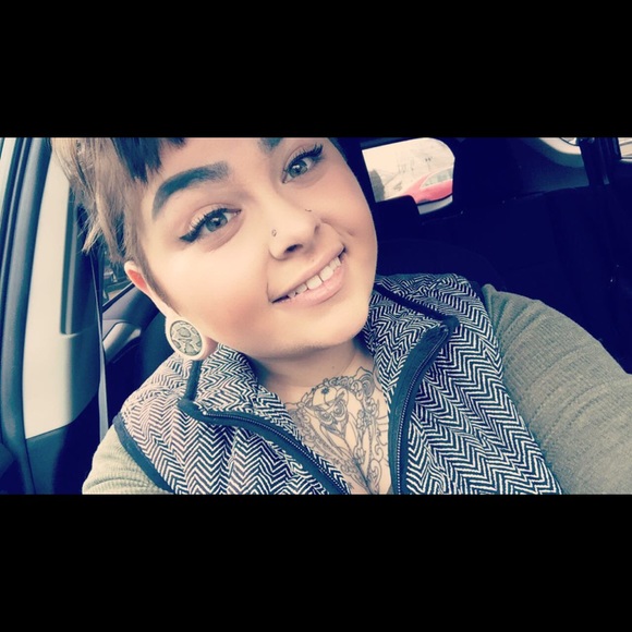 Profile Picture of Kali Moessner (@kmoessner) on Poshmark