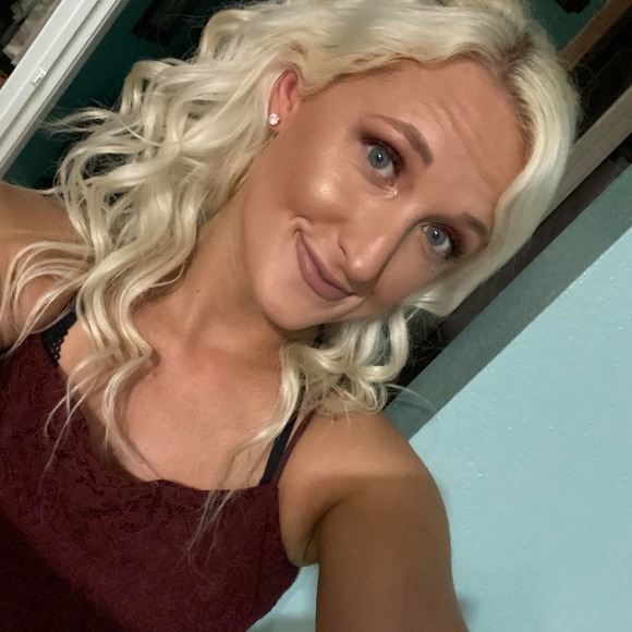 Profile Picture of Shelly Berner (@slimshelly) on Poshmark