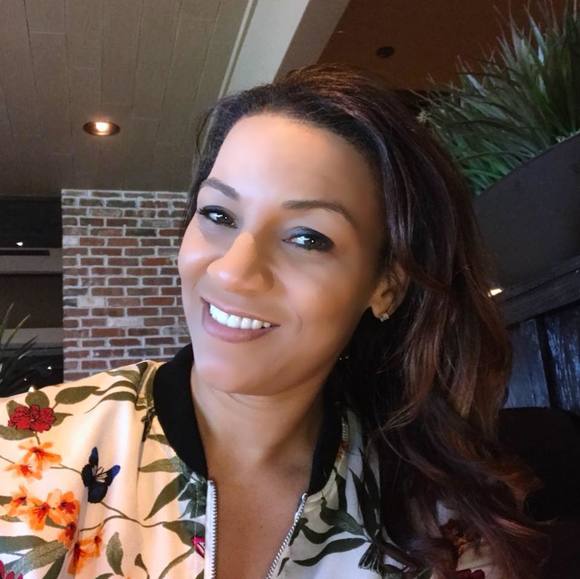 Profile Picture of Pauline Holmes (@pholmes11) on Poshmark