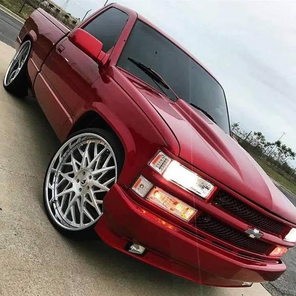 Profile Picture of Eugenio Arista (@eugenioarista) on Poshmark