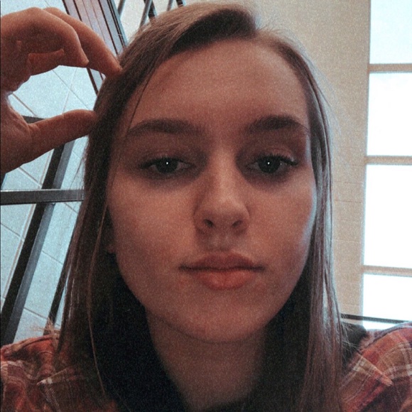 Profile Picture of Madeline Schannep (@mschannep) on Poshmark