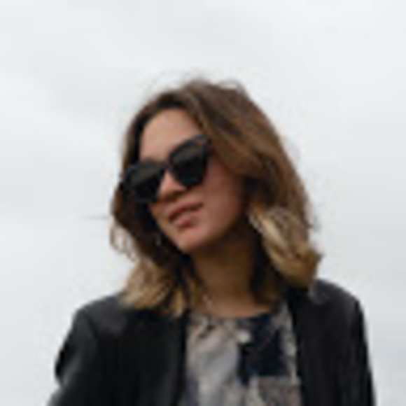 Profile Picture of Ainsley Wochele (@ainsleywochele) on Poshmark