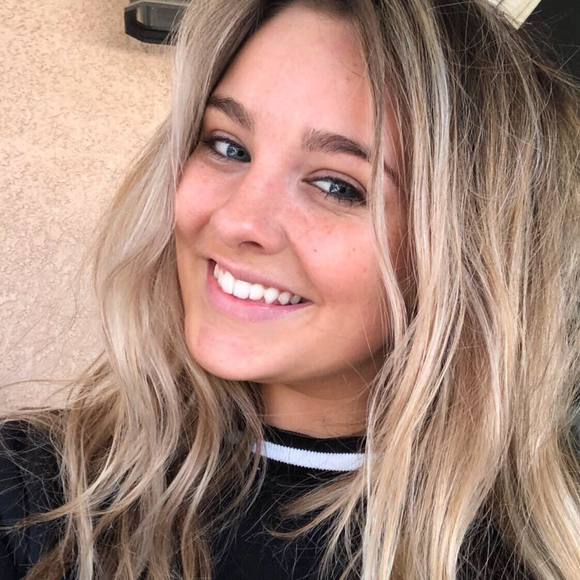 Profile Picture of Madeline Johnson (@madelinejohn214) on Poshmark