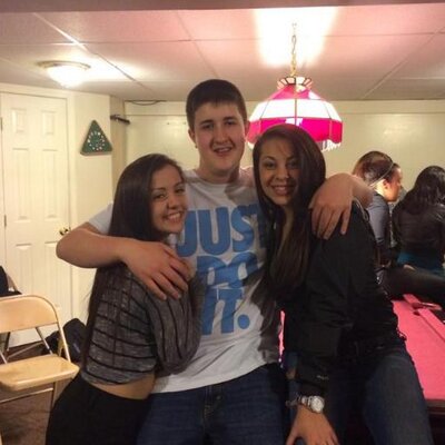 Profile Picture of Logan Robertson (@Logythebear7) on Twitter