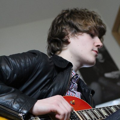 Profile Picture of Harry Holden (@HarryAndAGuitar) on Twitter