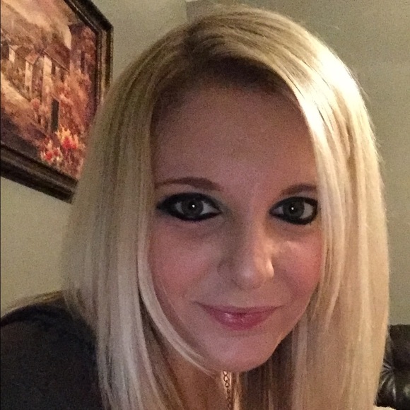 Profile Picture of Kindra Smallman (@kindra87) on Poshmark