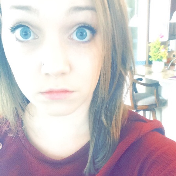 Profile Picture of Lexi Scherzinger (@lexizinger) on Poshmark