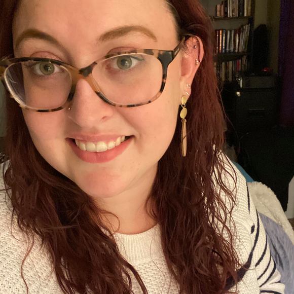 Profile Picture of Tayler Halter (@taylerhalter) on Poshmark