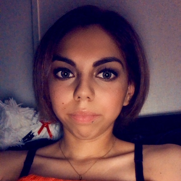 Vivi Jimenez - Poshmark Profile Picture of Vivi Jimenez (@vivigon27) on Poshmark