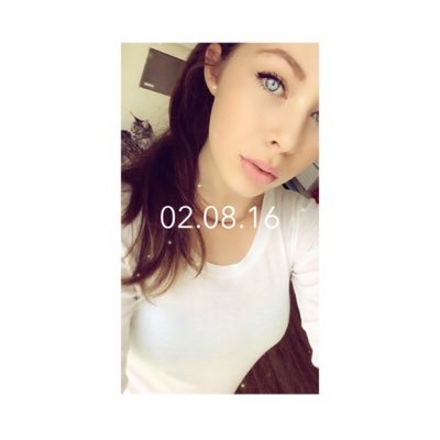 Profile Picture of Vivian Hartmann (@vuvuhrtm) on Twitter