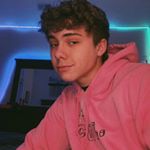 Profile Picture of 𝓱𝓸𝓵𝓵𝔂 (@adamkindahot) on Instagram