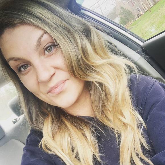 Profile Picture of Cindy Acker (@cinndaaay) on Poshmark