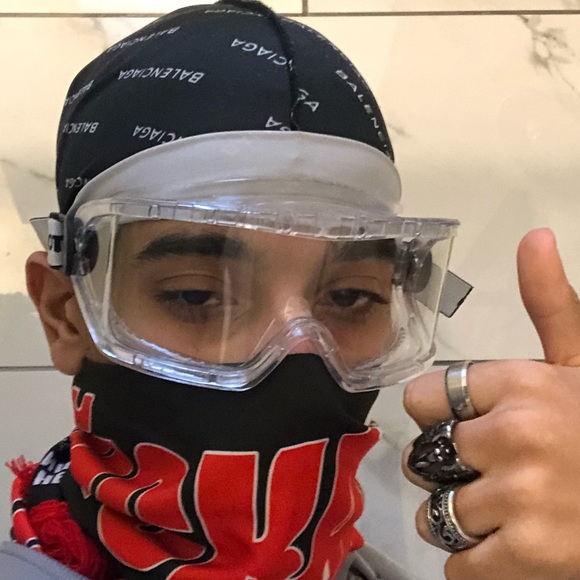 Profile Picture of Nick Gomes (@nickagomes) on Poshmark