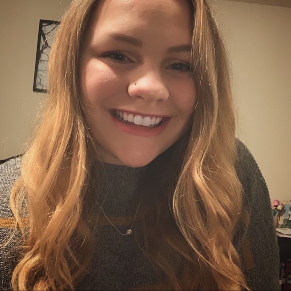 Profile Picture of Harley Fiehler (@harleyfiehler) on Poshmark