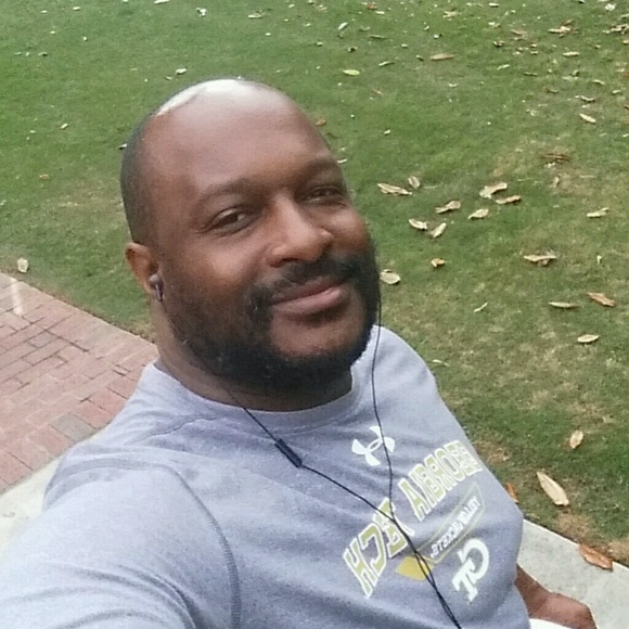 Profile Picture of Richard Mccoy (@mrhollaout) on Poshmark
