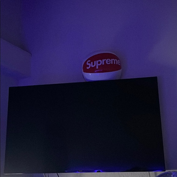 Profile Picture of Andrew Velasquez (@andrewvelasq415) on Poshmark