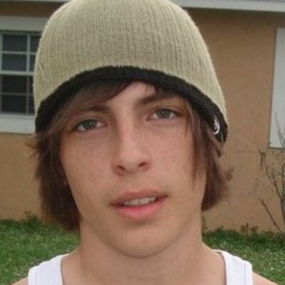 Profile Picture of Justin Bartel (@FolieADont) on Twitter