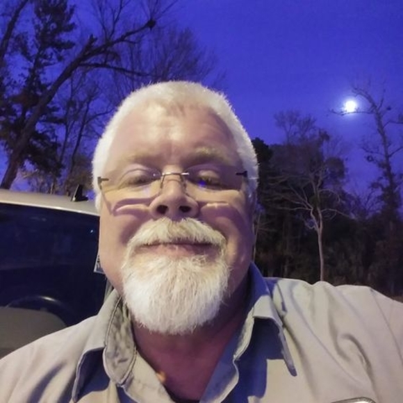 Profile Picture of Jeff Barnes (@oldmanjeff65) on Poshmark