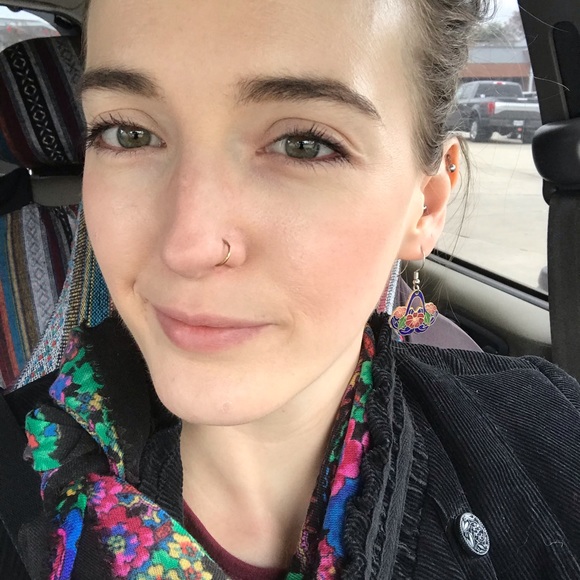 Profile Picture of Jessica e Schneider (@jsch_gyps) on Poshmark