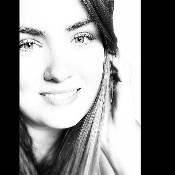 Profile Picture of Taylor Ash (@meek73) on Poshmark