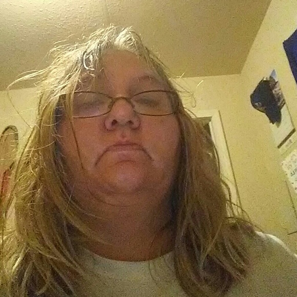 Profile Picture of Karen Newstrom (@karennewstrom76) on Poshmark