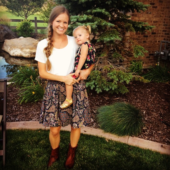 Profile Picture of Angela Blymiller (@sandablymiller) on Poshmark