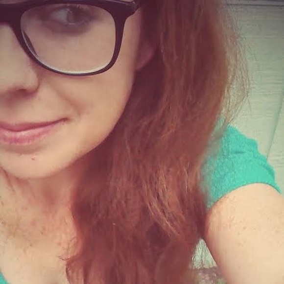 Profile Picture of Kimberly Cheatham (@kimbeeez) on Poshmark