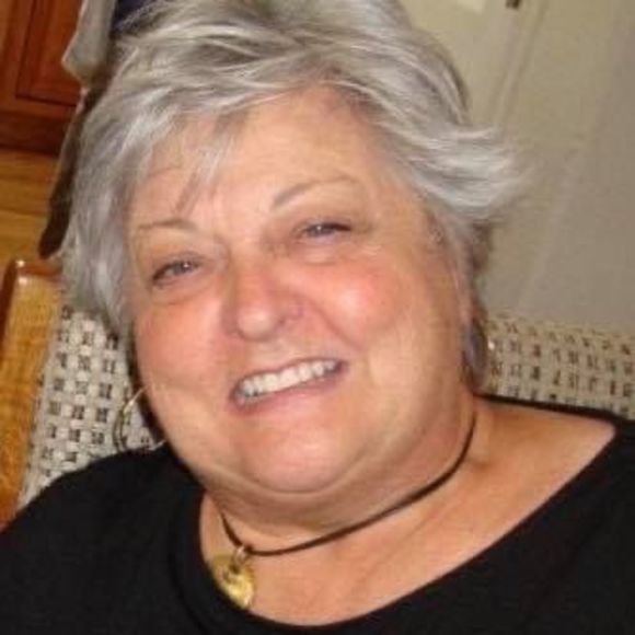 Profile Picture of Karen Slabach (@landk71) on Poshmark