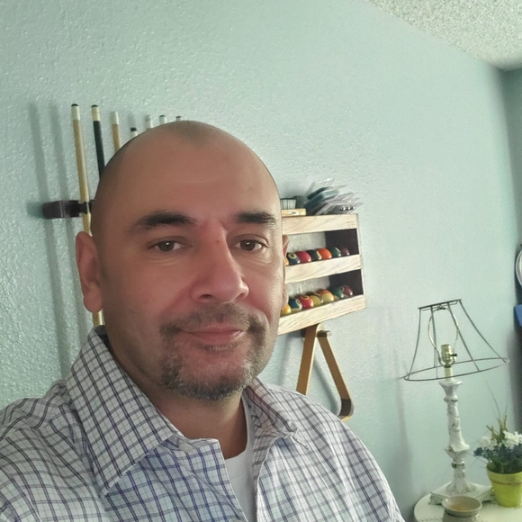 Profile Picture of Peter Valadez (@pvaladezz) on Poshmark