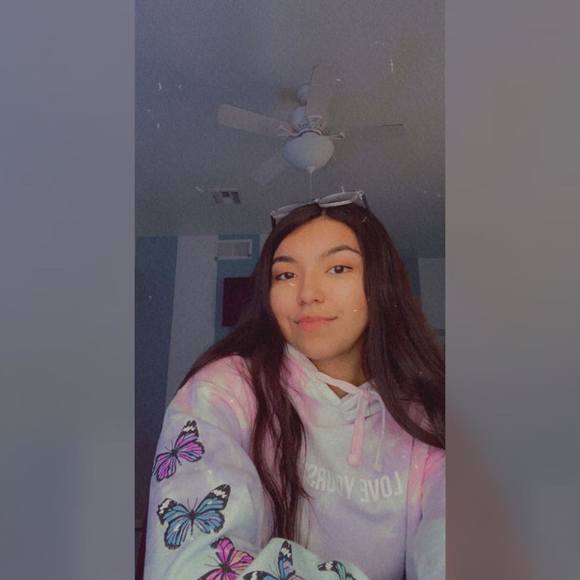 Profile Picture of Sheila Alvarez (@sheilaalvare728) on Poshmark