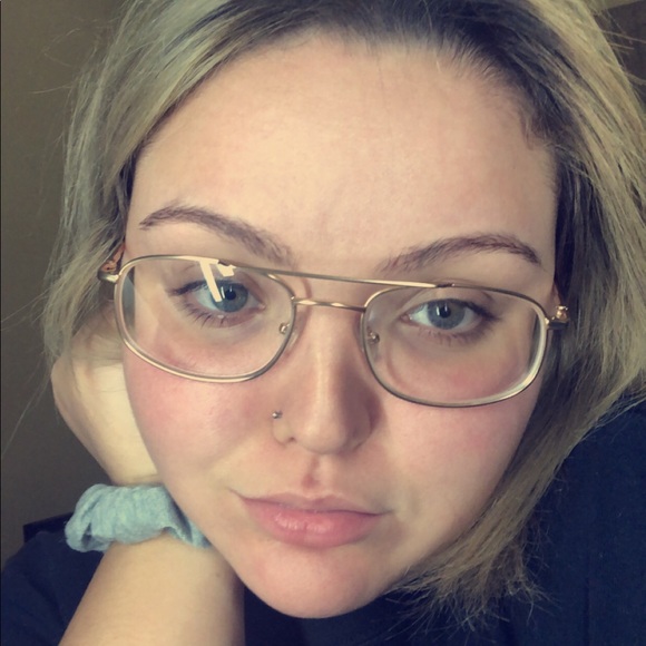 Profile Picture of Emma Moffo (@emmamoffo) on Poshmark