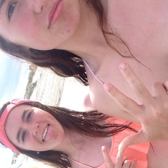 Profile Picture of Leah Swinney (@leahsw) on Poshmark