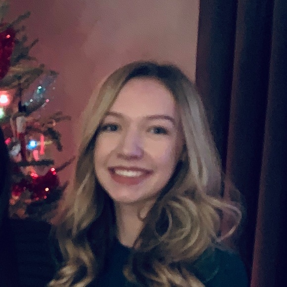 Profile Picture of Angela Sierputowski (@angelarose5867) on Poshmark