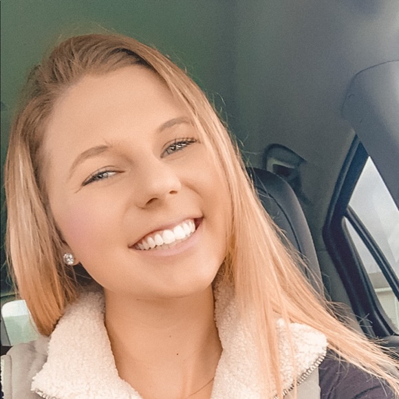 Profile Picture of Lea Skafgaard (@leaskafgaard) on Poshmark