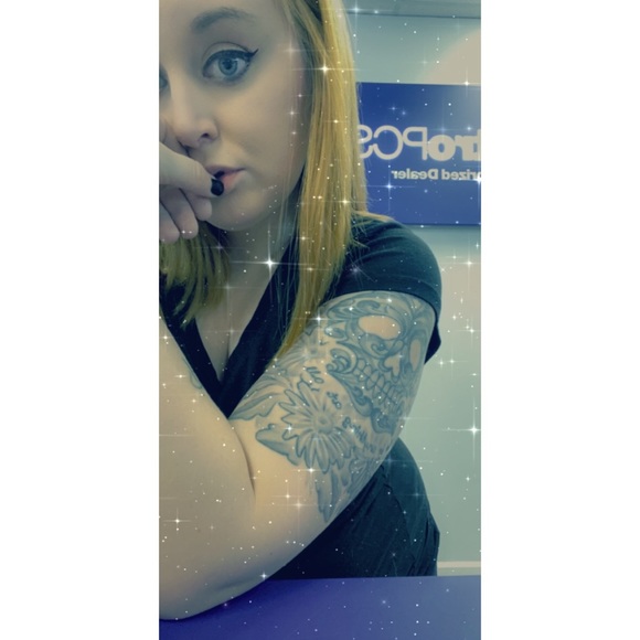 Profile Picture of Heather Stevenson (@heathersteve221) on Poshmark